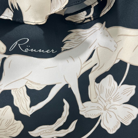 Ronner Design Blouse - Picture 2 of 4